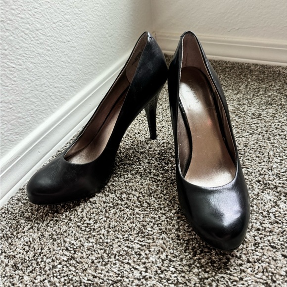 Nine West Black Leather Pumps - Picture 4 of 4
